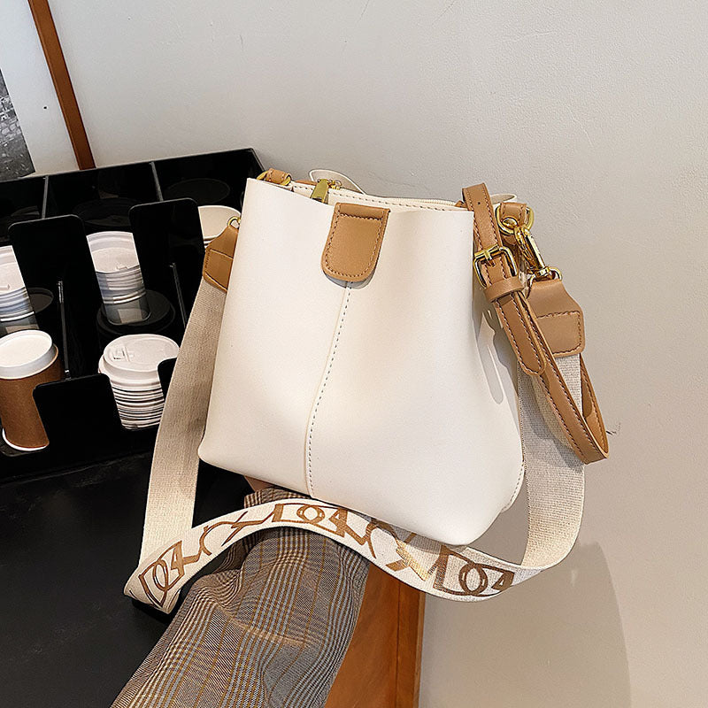 Effortless Elegance: French-Inspired Simple Wide Shoulder Strap Luxury Handbag for Women"